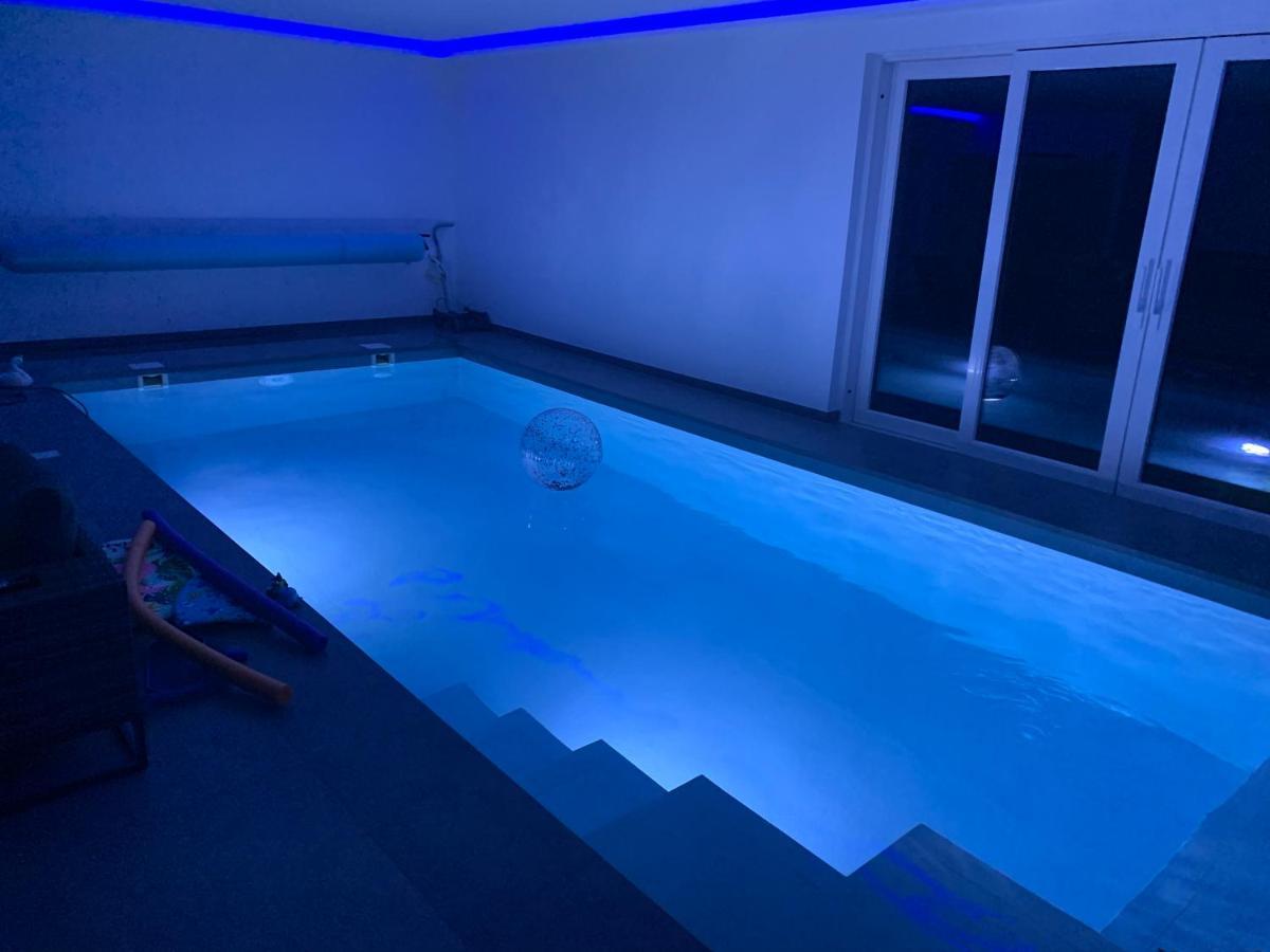 Apartman S Bazenem A Saunou Kadan Bagian luar foto