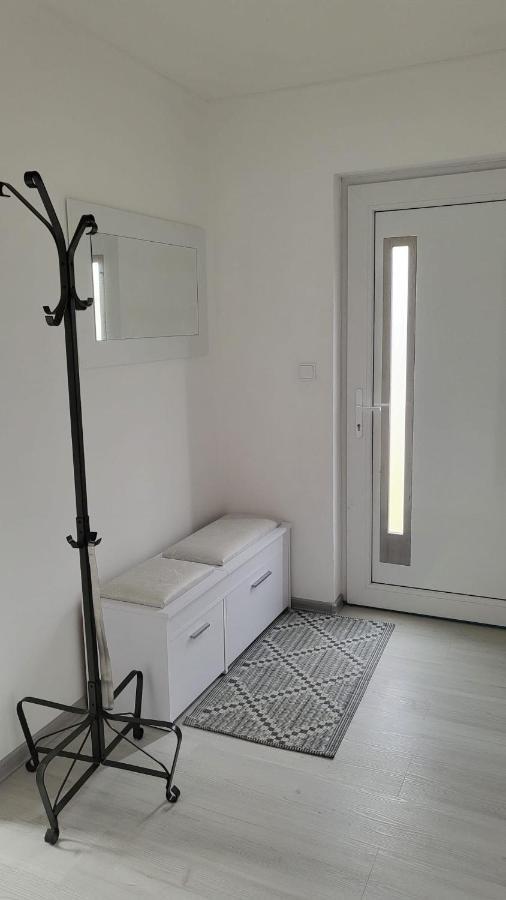 Apartman S Bazenem A Saunou Kadan Bagian luar foto